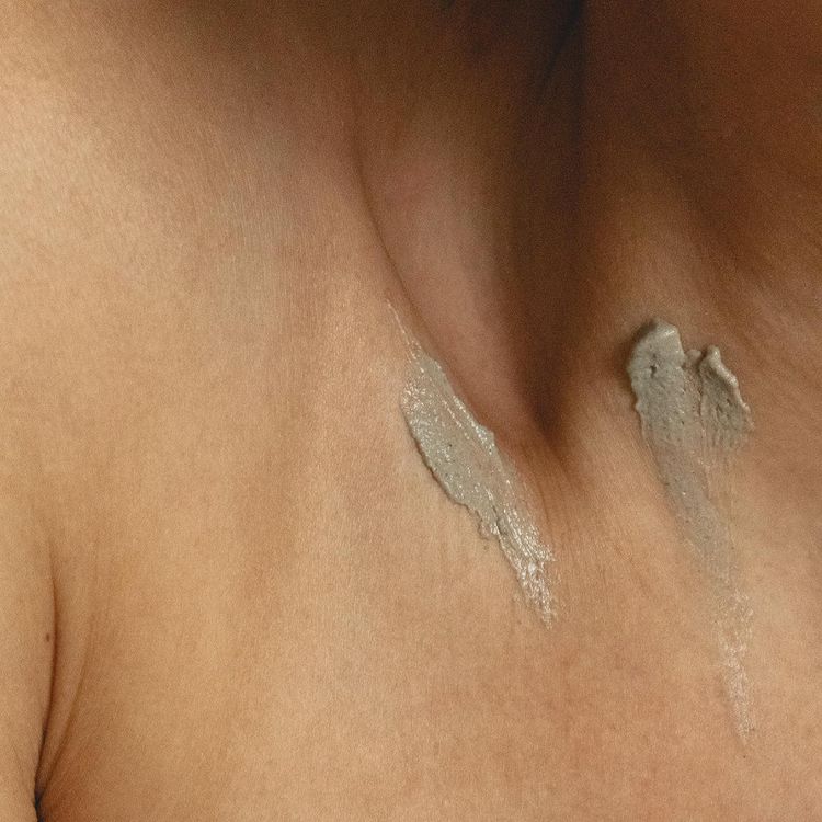 TIPS FOR KEEPING YOUR DÉCOLLETÉ CLEAR, HEALTHY, AND PROTECTED